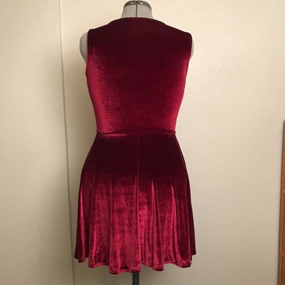 Stretchy velvet keyhole dress in merlot L Size 10-12 - Picture 2 of 5